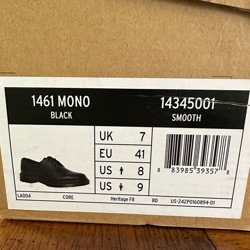 Dr. Martens Mono Smooth Leather Unisex Shoes - Women’s: US 9 - Men’s: US 8 - Picture 13 of 17